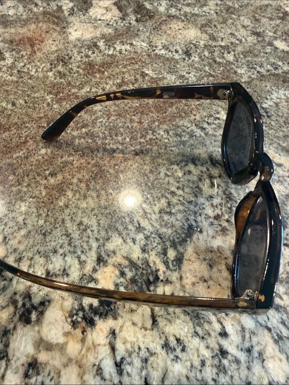 Old Navy Sunglasses - Picture 2 of 3